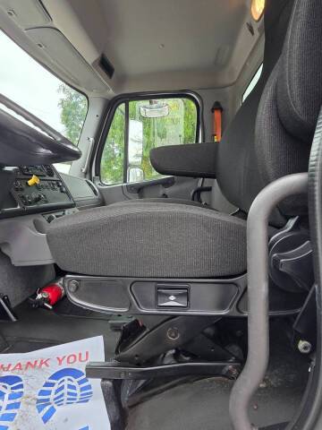 2016 Freightliner M2 106