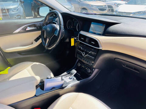 2017 Infiniti QX30 Luxury