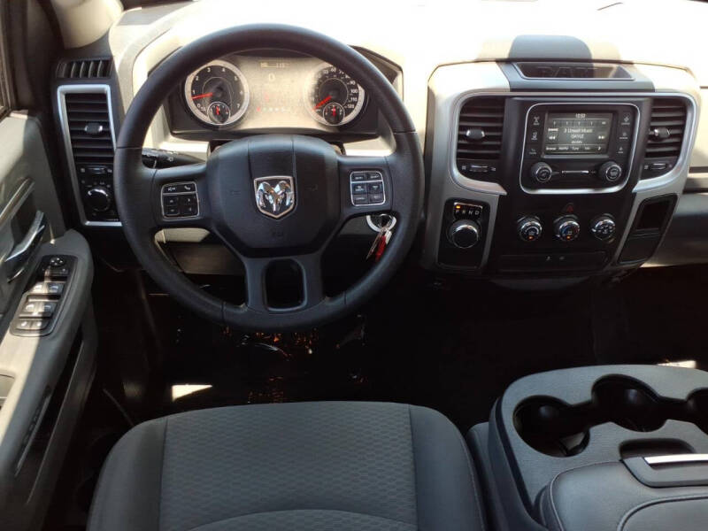 2016 RAM 1500 SLT