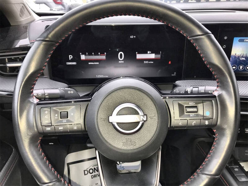 2025 Nissan Kicks SR