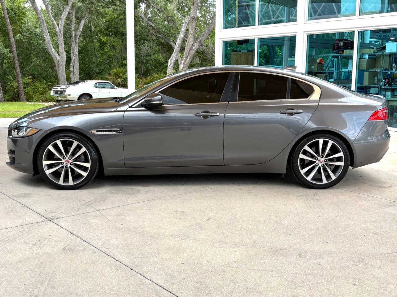 2017 Jaguar XE 10