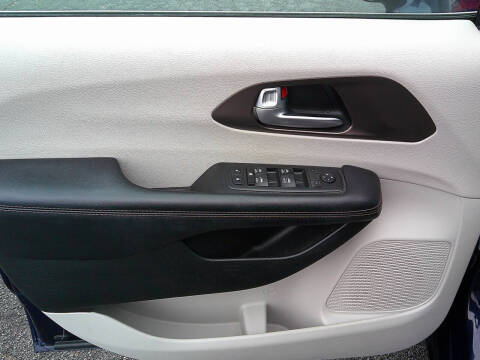 2017 Chrysler Pacifica Touring-L Plus