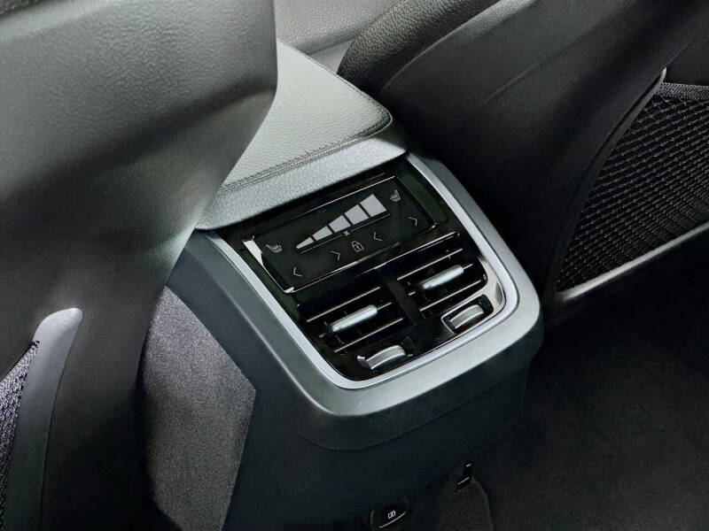 2022 Volvo XC90 T5 Momentum