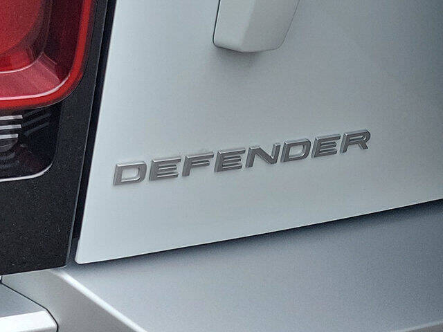 2024 Land Rover Defender 110 V8 P500 SE