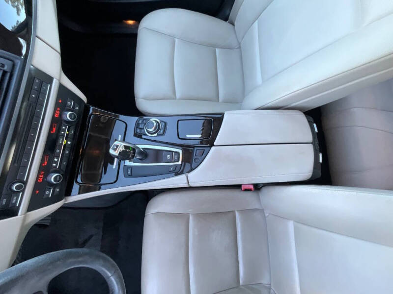 2011 BMW 5 Series 528i