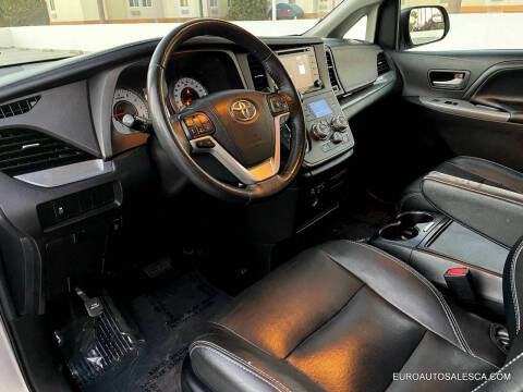 2018 Toyota Sienna SE Premium 8-Passenger