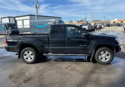 2015 Toyota Tacoma for sale at Nueva Italia Motors in Ventura CA
