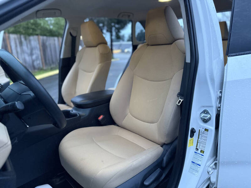 2022 Toyota RAV4 Hybrid LE