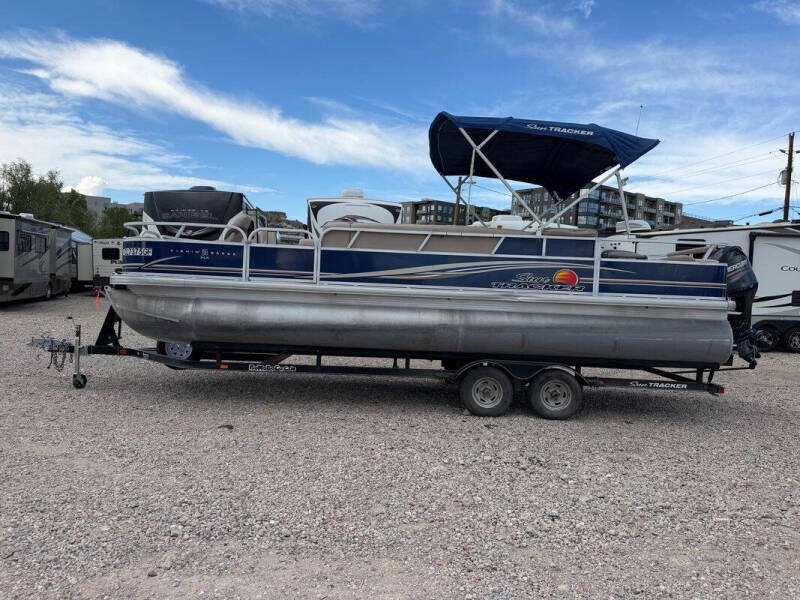 2014 Tracker MARINE FISHIN BARGE