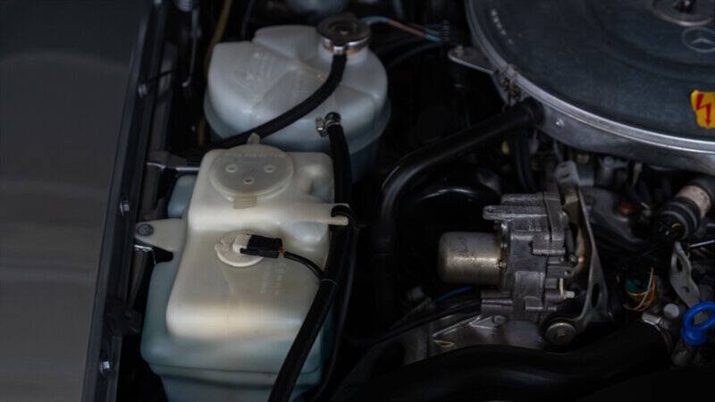 1988 Mercedes-Benz 560-Class 560 SL