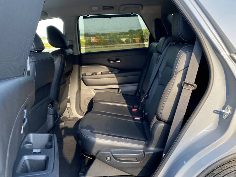 2024 Nissan Pathfinder SL