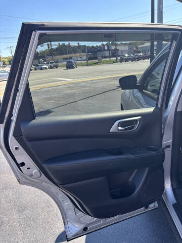 2017 Nissan Pathfinder SL