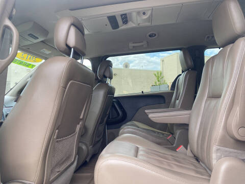 2012 Chrysler Town and Country Touring-L