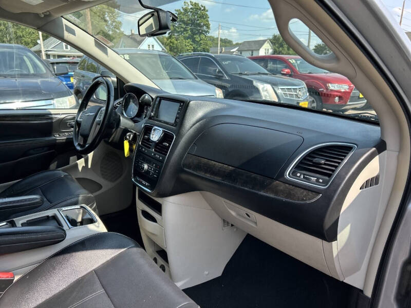 2014 Chrysler Town and Country Touring