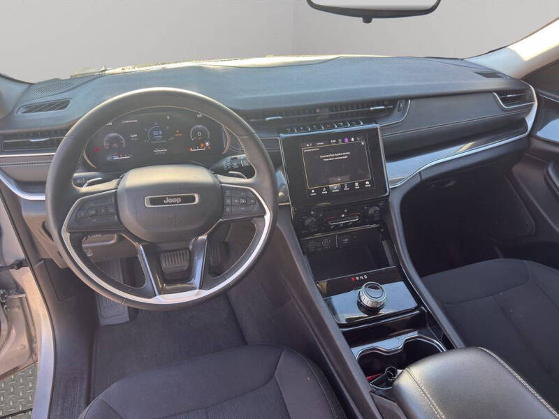 2023 Jeep Grand Cherokee L Laredo