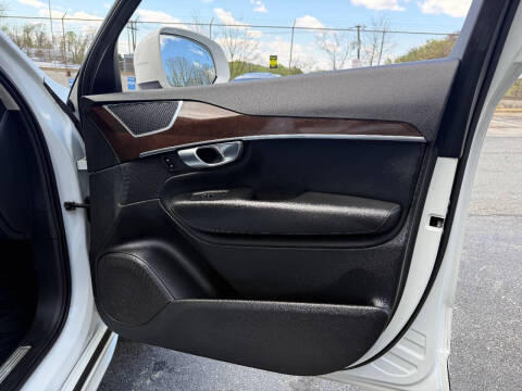 2019 Volvo XC90 T5 Momentum