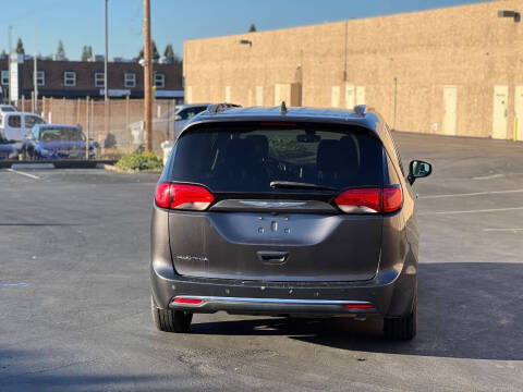 2020 Chrysler Pacifica Touring L
