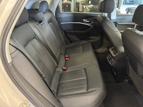 2021 Audi e-tron quattro Premium