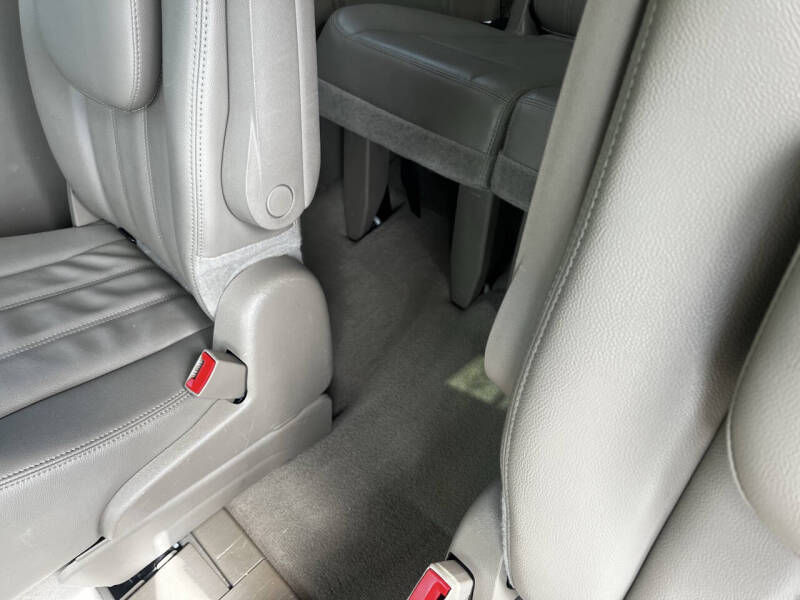 2013 Chrysler Town and Country Touring