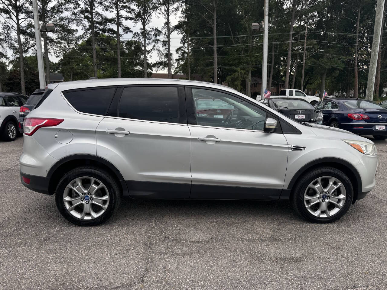 View vehicle photo 7