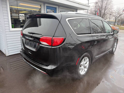 2017 Chrysler Pacifica Touring-L Plus