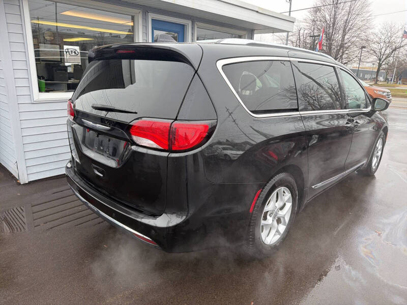 2017 Chrysler Pacifica Touring-L Plus