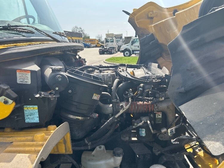 2019 Freightliner M2 106