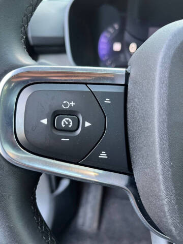 2023 Volvo XC40 B5 Plus Bright Theme