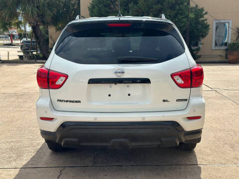 2018 Nissan Pathfinder SL