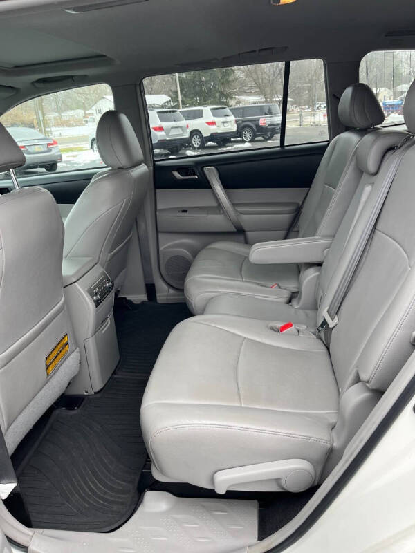 2013 Toyota Highlander SE