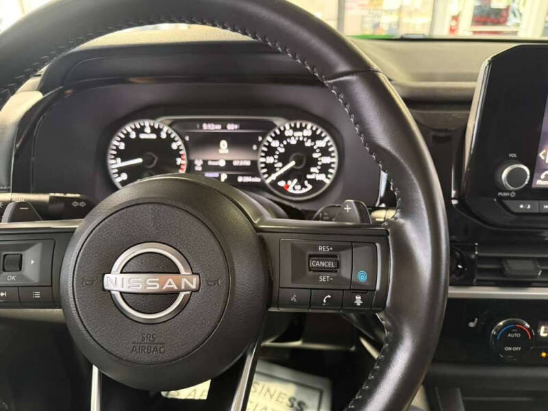 2025 Nissan Pathfinder SV