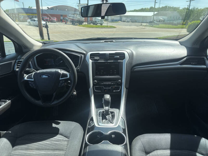 2016 Ford Fusion SE