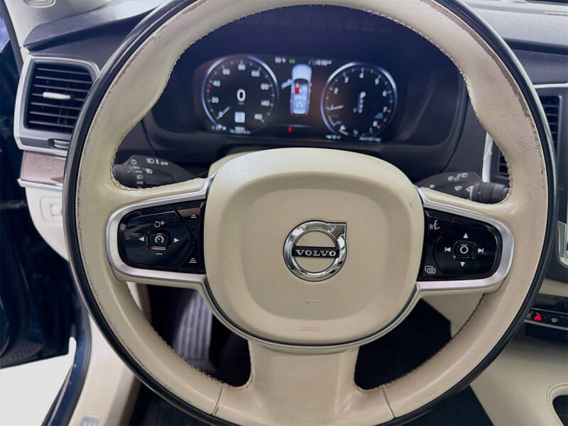 2019 Volvo XC90 T6 Momentum