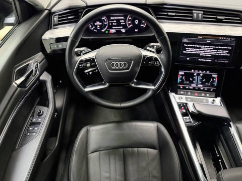 2022 Audi e-tron quattro Premium