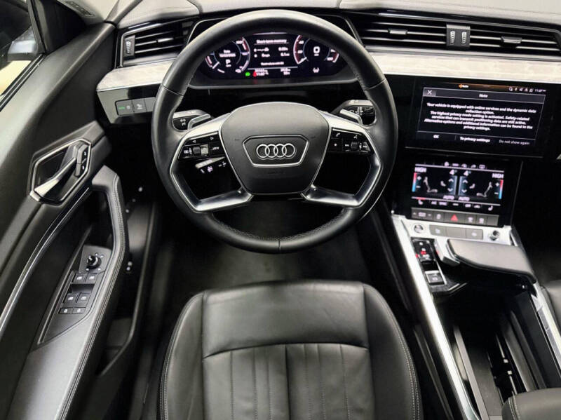 2022 Audi e-tron quattro Premium