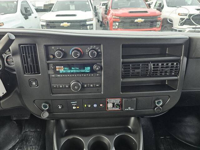 2025 Chevrolet Express 3500