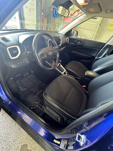 2022 Hyundai Venue SEL