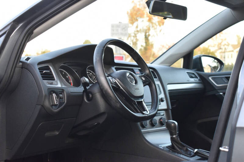 2017 Volkswagen Golf TSI SE