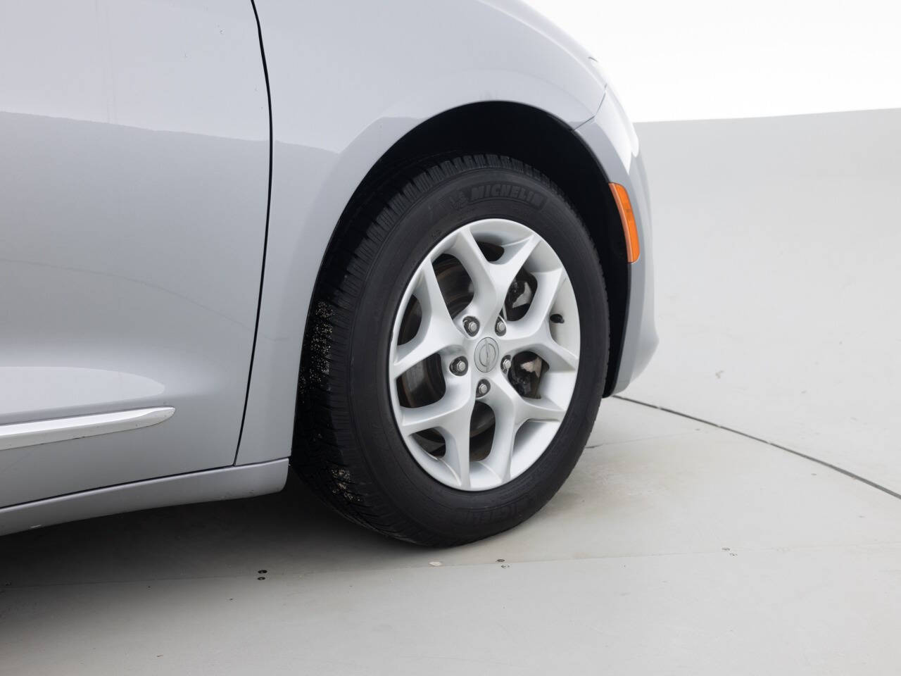 Used Car 2017 Chrysler Pacifica  Touring L Plus 4dr Mini Van For Sale Under $12,000 In Coal City, Illinois