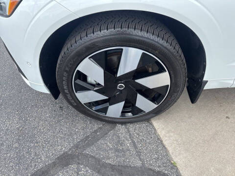 2024 Volvo XC60 Recharge T8 Plus Dark Theme