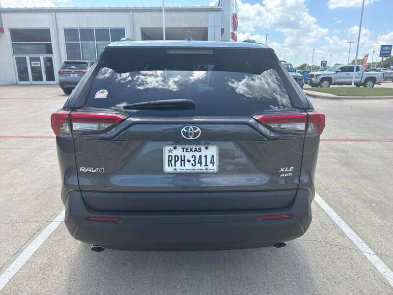 2022 Toyota RAV4 XLE