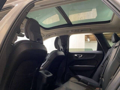 2025 Volvo XC60 B5 Core Dark Theme