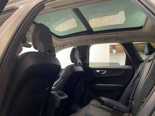 2025 Volvo XC60 B5 Core Dark Theme