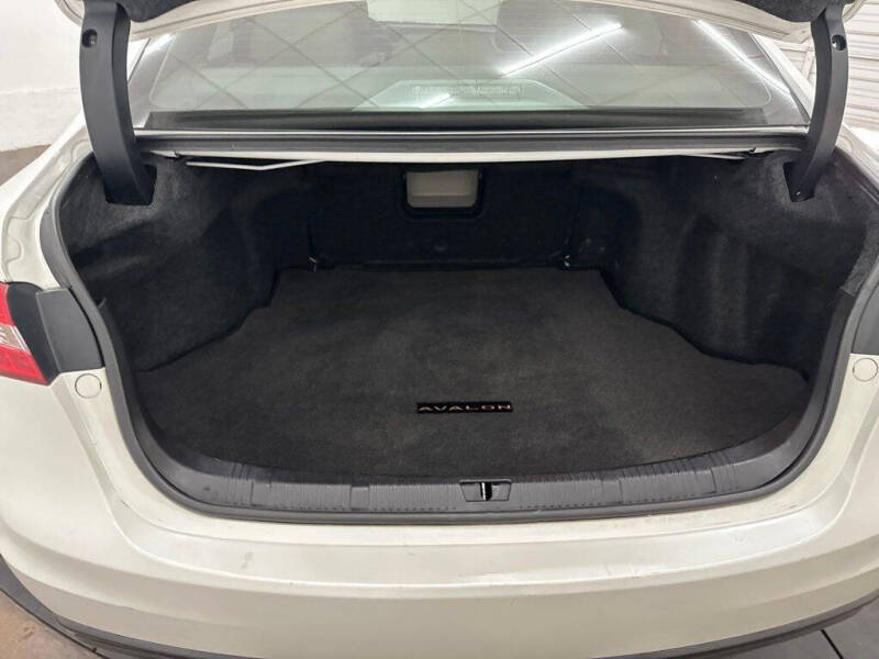 2013 Toyota Avalon XLE