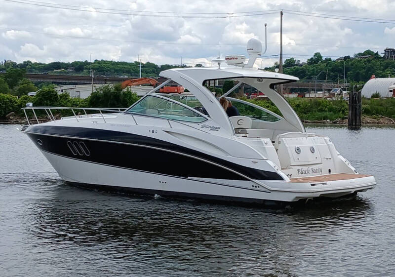 2012 Cruisers Yachts 380 Express