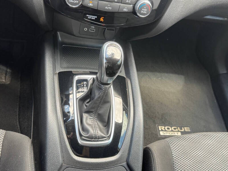 2022 Nissan Rogue Sport SV