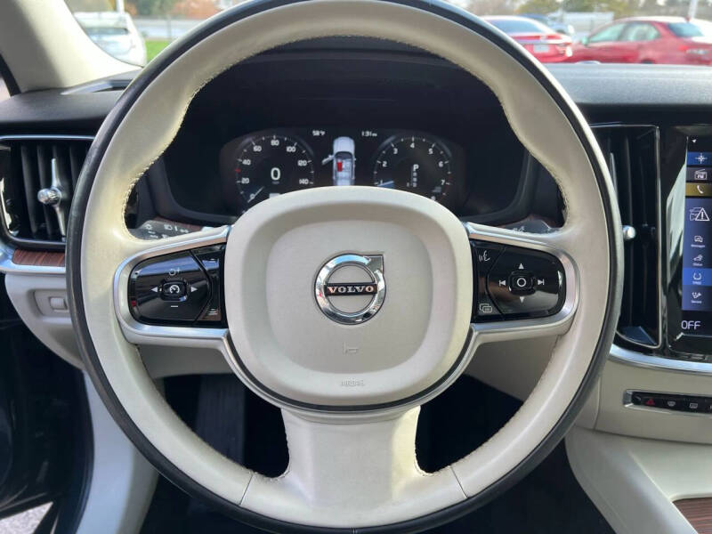 2021 Volvo S60 T5 Momentum