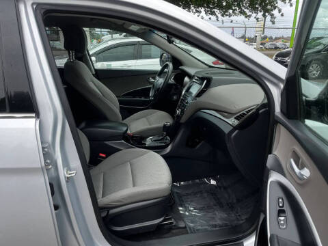 2017 Hyundai Santa Fe SE