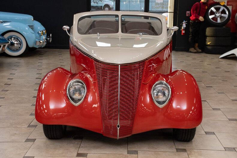 1937 Ford Cabriolet