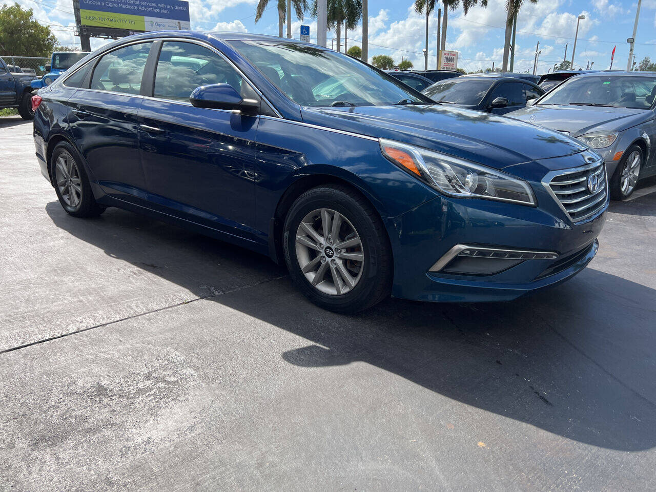 2015 HYUNDAI Sonata Sedan - $10,900